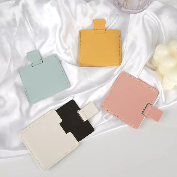 Espelho de bolso do tamanho de um cartão de crédito